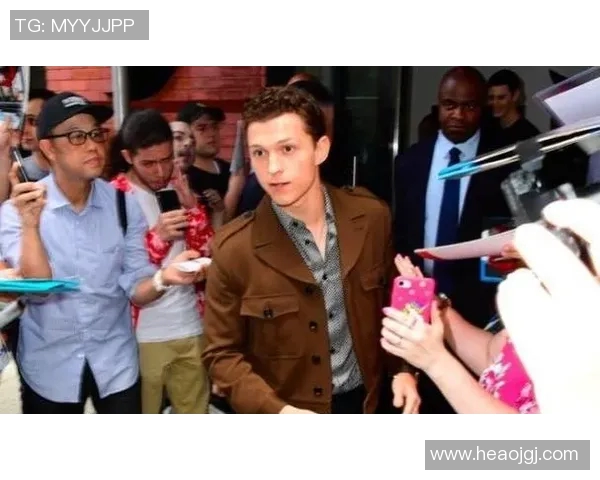 荷兰弟与足球明星亲密互动引发粉丝热议与期待 荷兰弟与足球明星亲密互动引发粉丝热议与期待