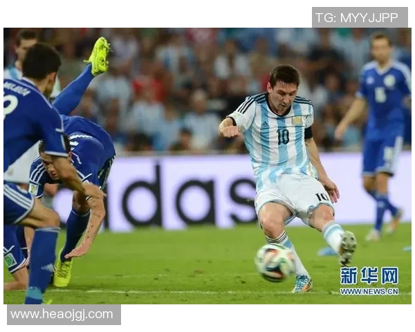 足球明星卡点图片大赏展现球场魅力与运动员风采的精彩瞬间 足球明星卡点图片大赏展现球场魅力与运动员风采的精彩瞬间