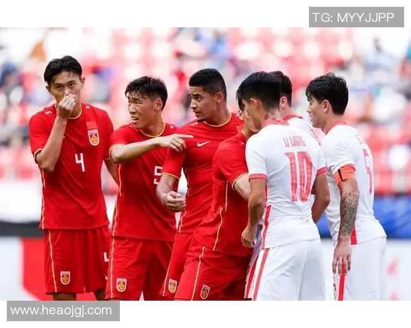 红色球鞋闪耀绿茵场足球明星的激情与荣耀之路